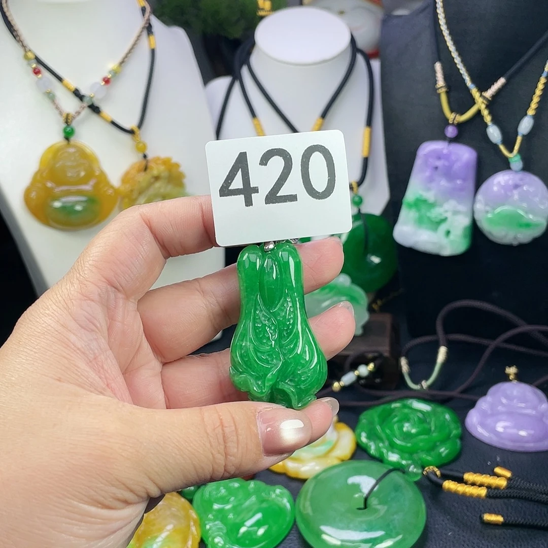 翡翠未镶嵌吊坠(赠链)