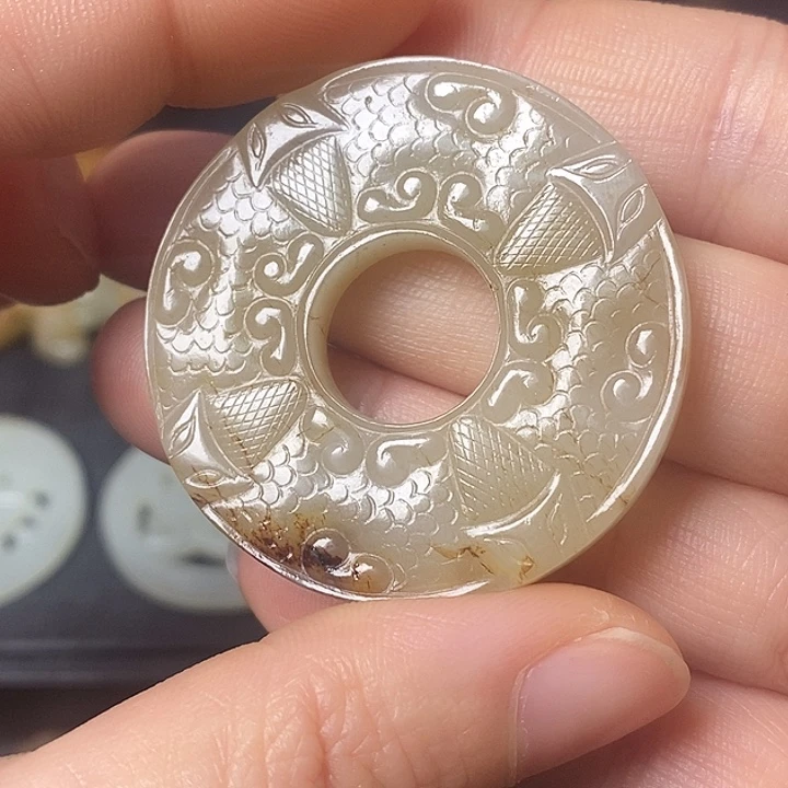 和田玉（糖玉）车挂未镶嵌真**语