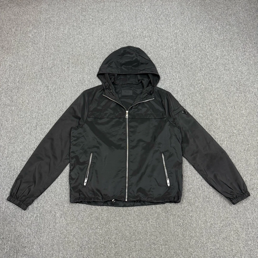 未使用 Prada/普拉达 16731437新款黑色手臂三角标冲锋衣外套54码