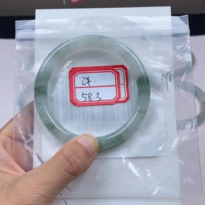 洋***石英质玉未镶嵌手镯