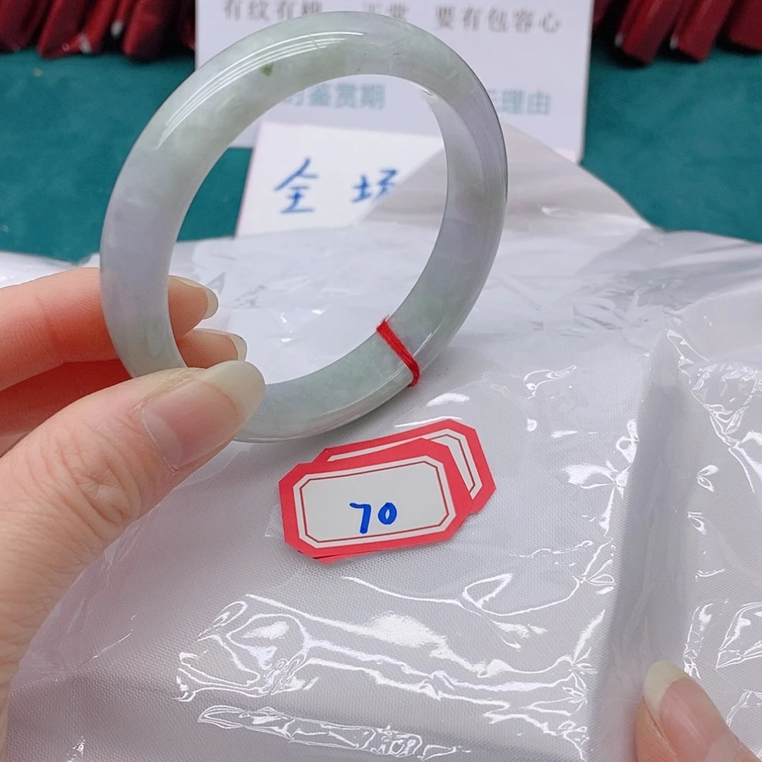 翡翠手镯未镶嵌随*700000000