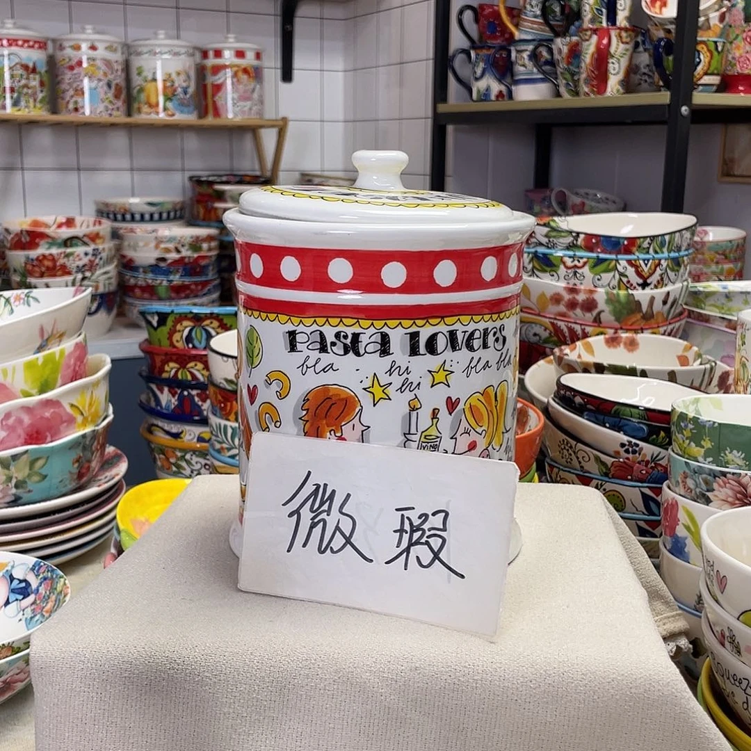 青***࿐瓷片红波点饼干罐微瑕