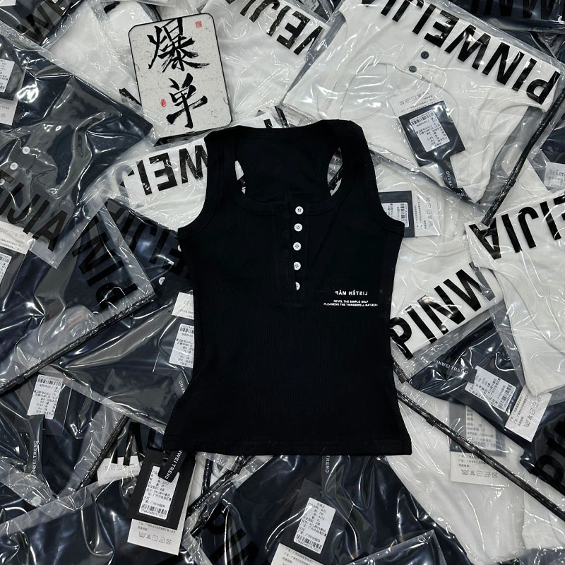 欧洲站2025夏季新款纯色背心女一排扣设计字母印花休闲百搭网红款