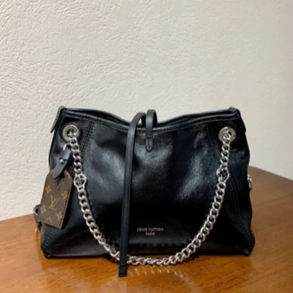 99新 LouisVuitton/路易威登 黑色羊皮黑武士Carryall bb 斜挎包