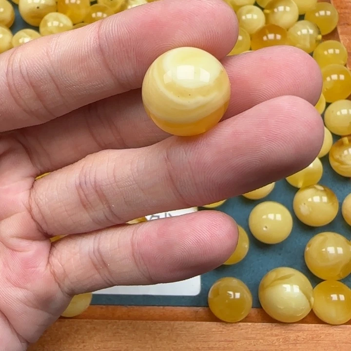 未镶嵌琥珀裸石天然272