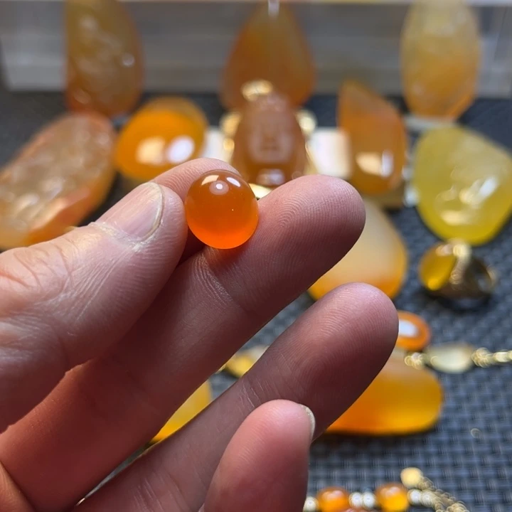 张***珊石英质玉未镶嵌旦面