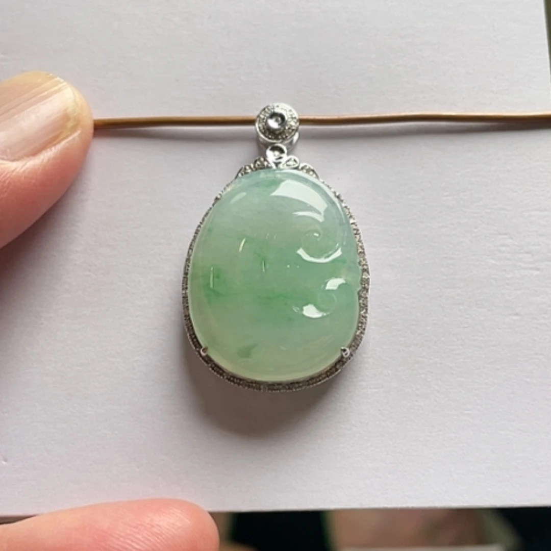 【闪购商品】吊坠(不含链)18K金镶嵌翡翠