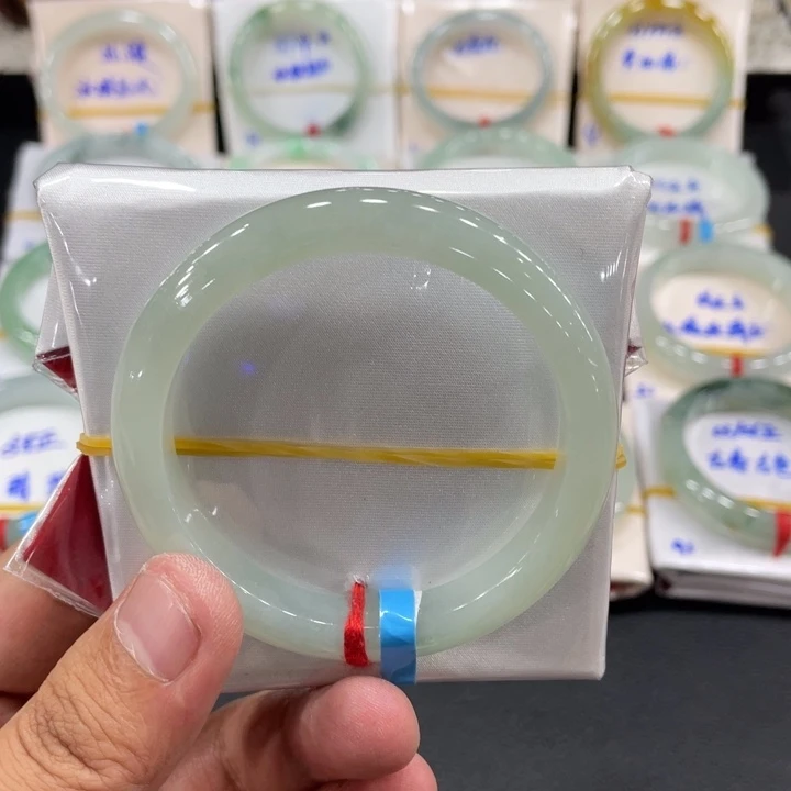 翡翠手镯未镶嵌缅甸翡翠
