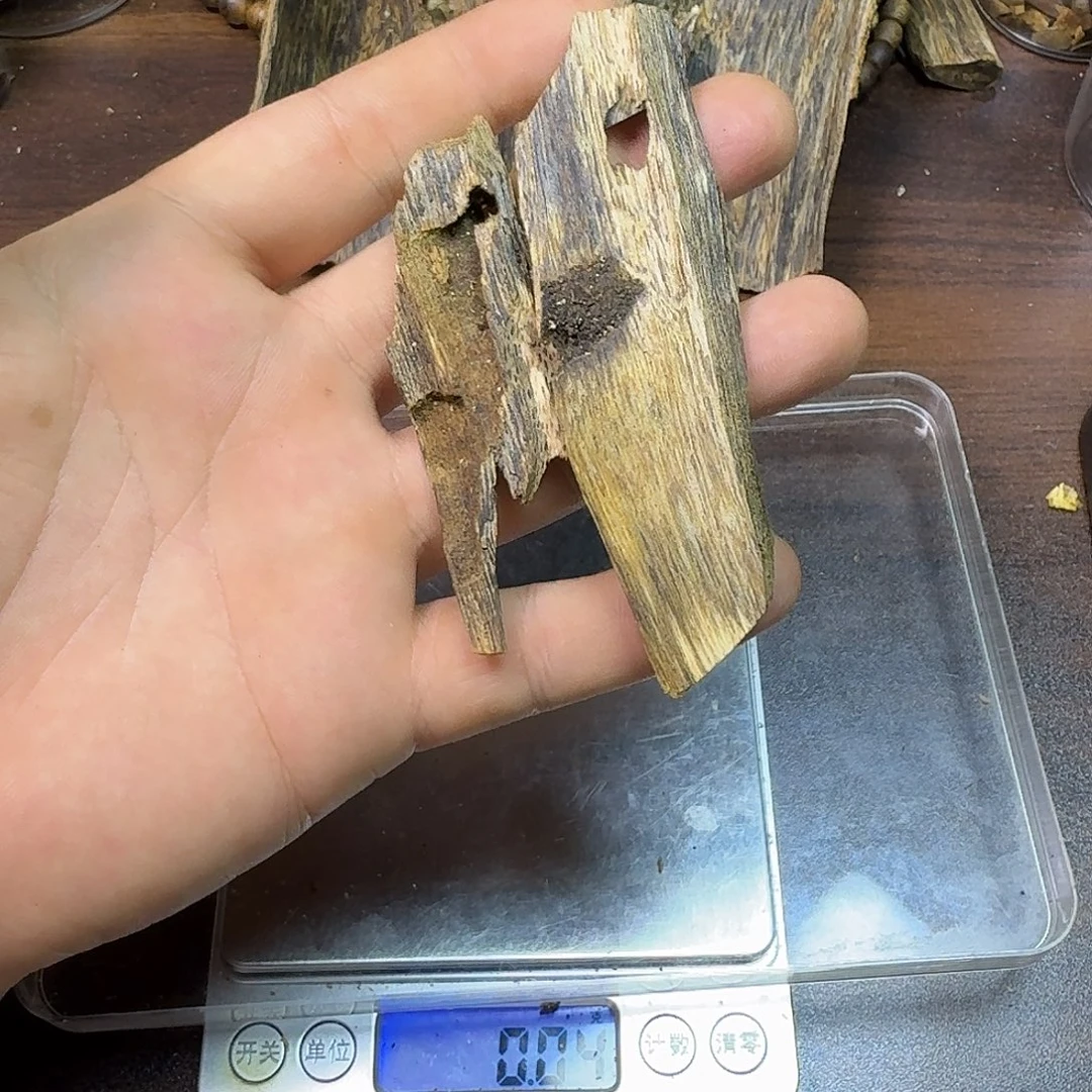 贫***色沉香沉香碎屑虫漏9克