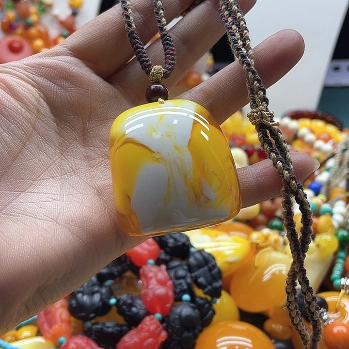 琥珀未镶嵌手链51吊坠