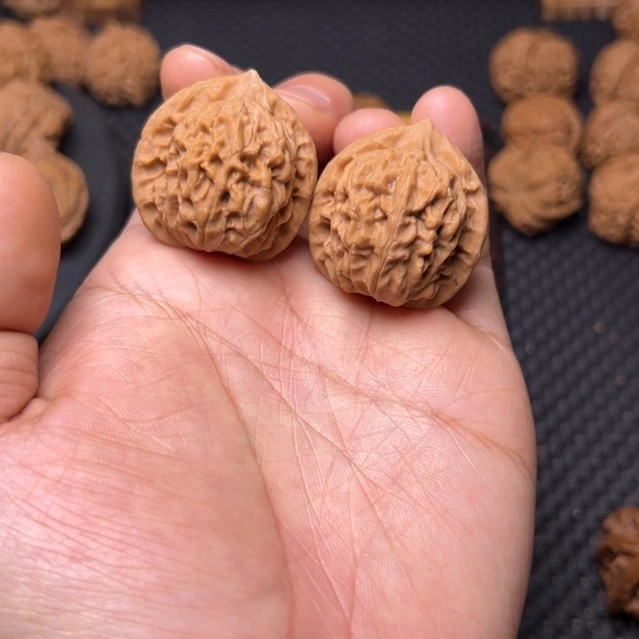 文玩核桃吊坠小狮子