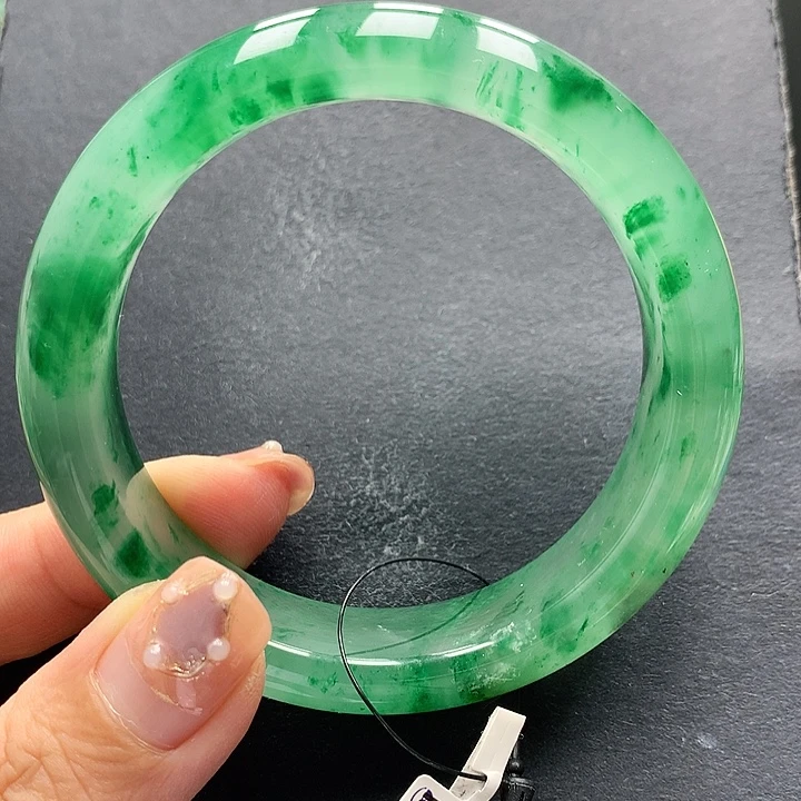 未镶嵌手镯石英质玉