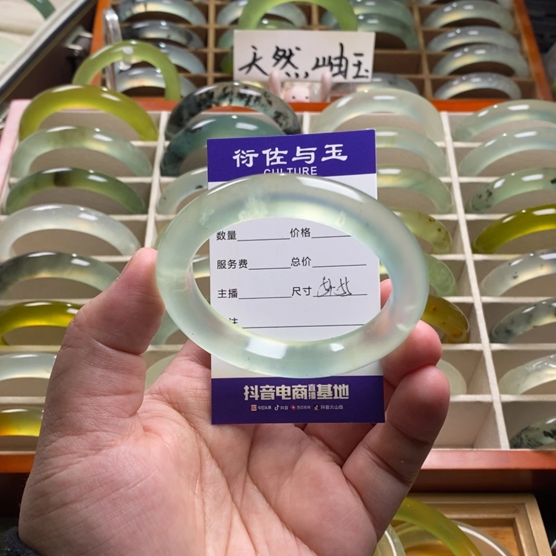 歪***扣蛇纹石玉未镶嵌手镯