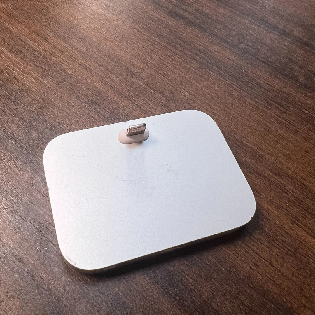 8新 Apple/苹果 手机充电基座 机座转化器 可边充电边插3.5耳机