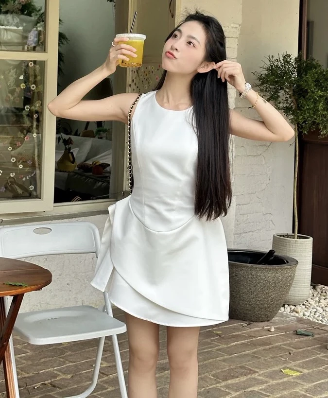 优质版黑白鸢尾花纯色气质背心裙女miu系无袖休闲白色连衣裙子夏