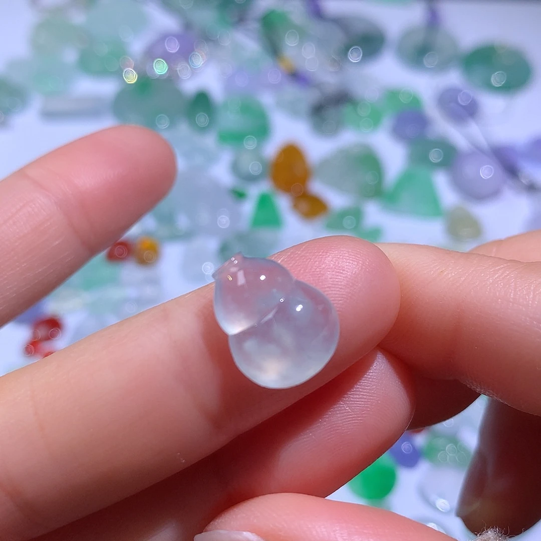 翡翠颈饰未镶嵌葫芦