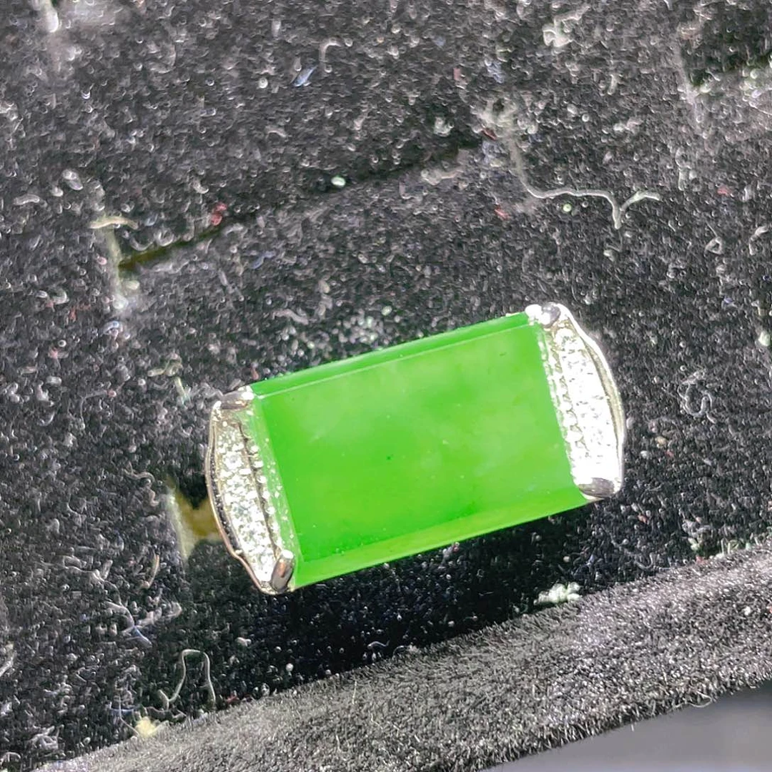 翡翠颈饰未镶嵌35，