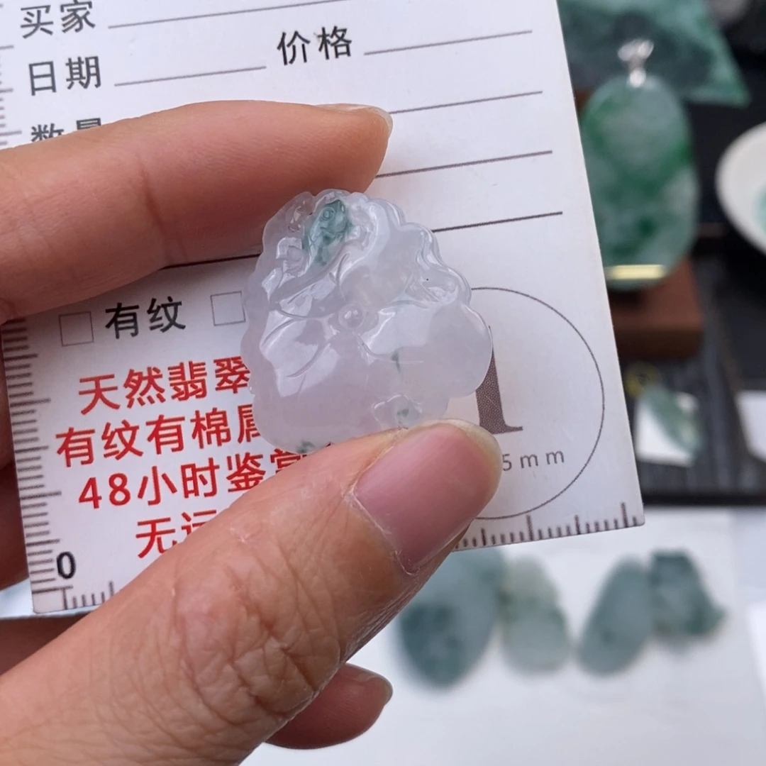 翡翠未镶嵌颈饰荷叶鱼