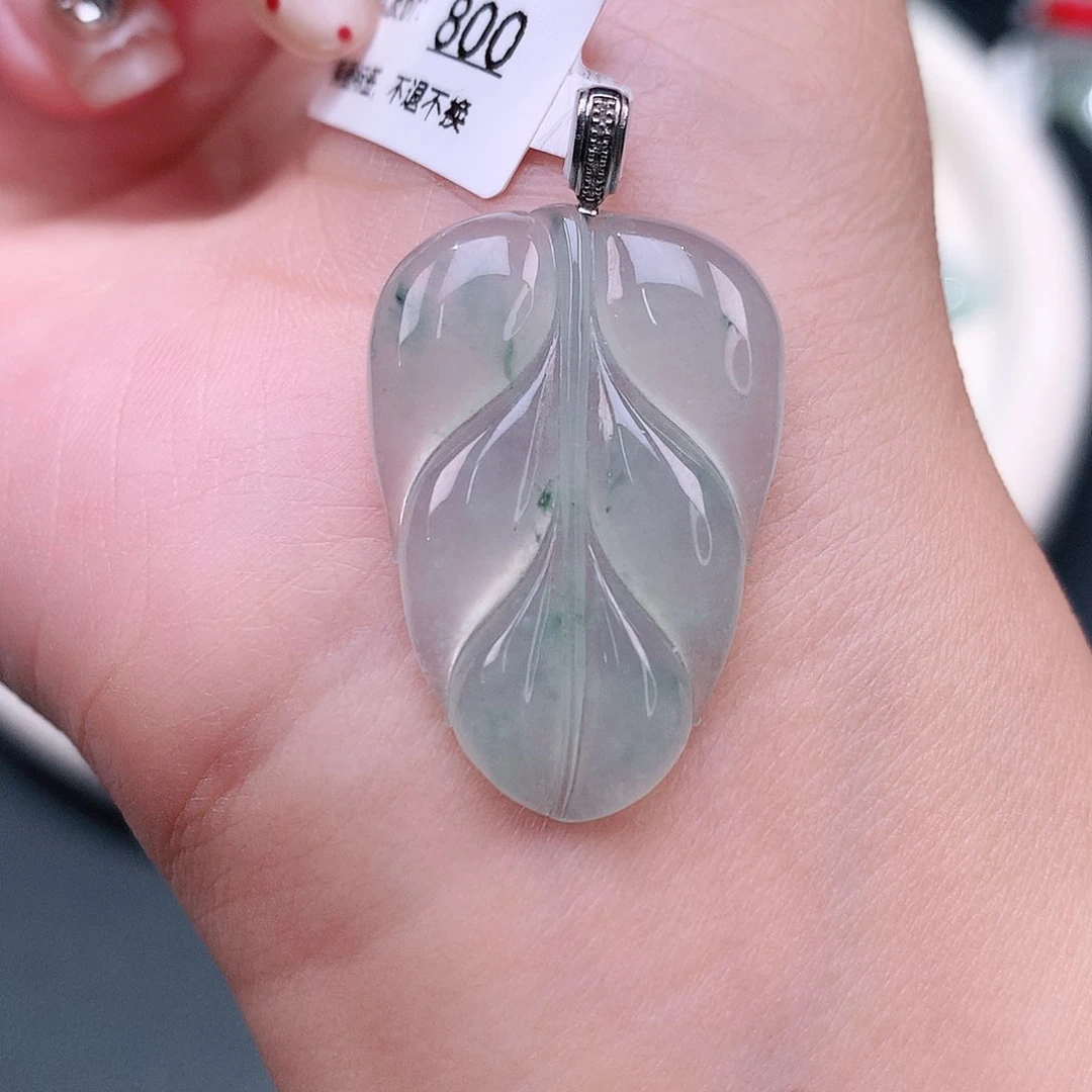 颈饰18K金镶嵌翡翠叶子