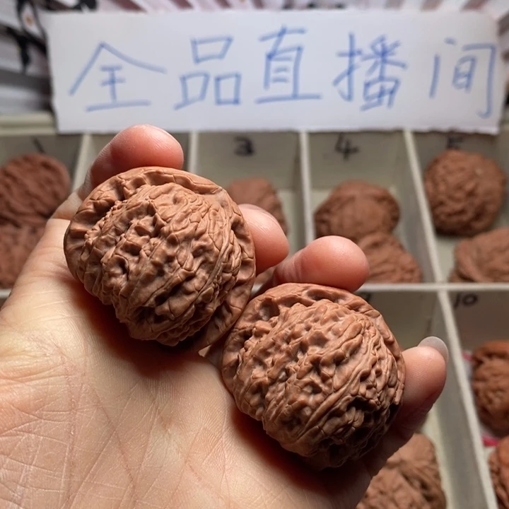 文玩核桃吊坠登***～白狮子