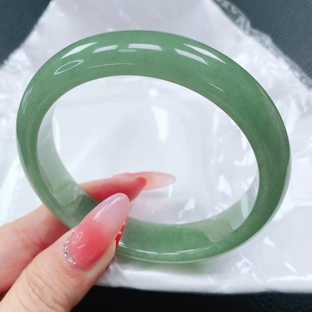 翡翠手镯未镶嵌59圈