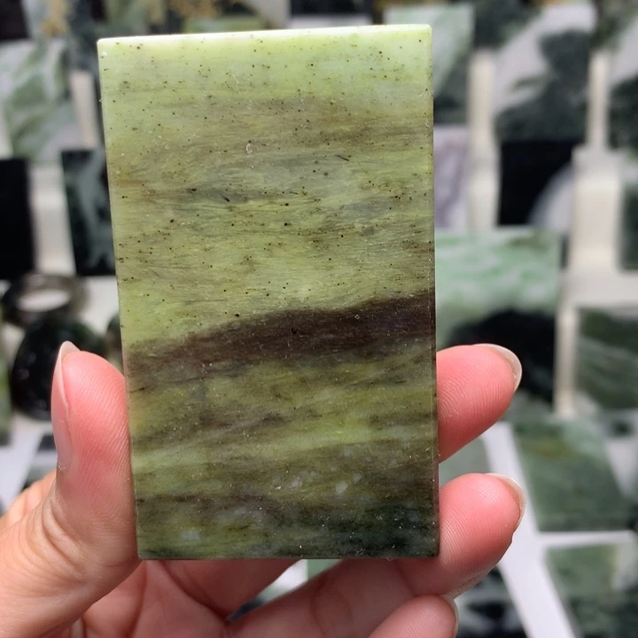 独山玉颈饰未镶嵌