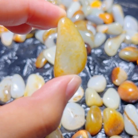 和田玉（子料）未镶嵌颈饰10.2克