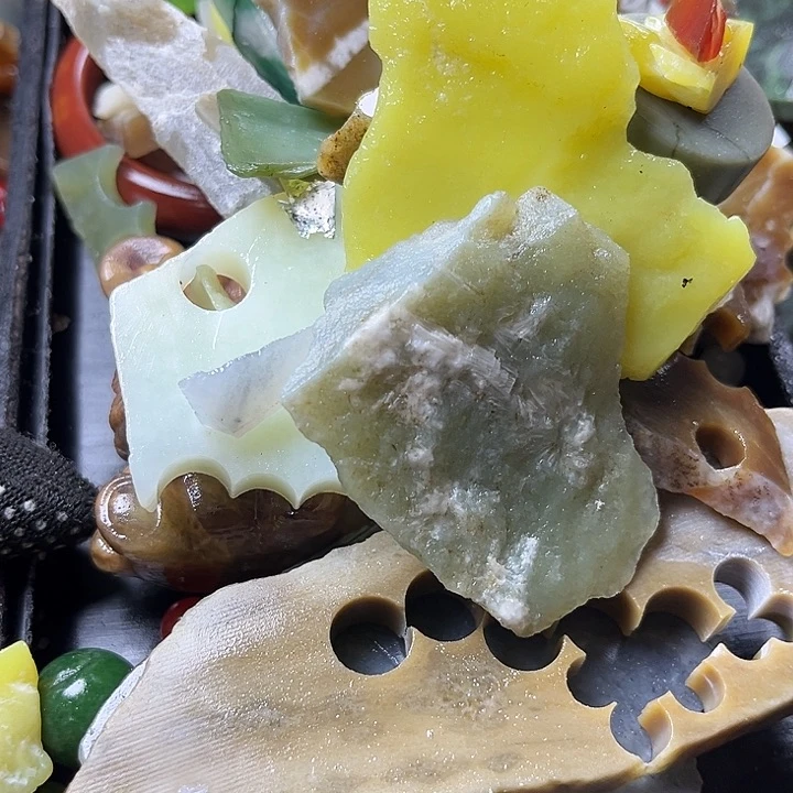 和田玉未镶嵌颈饰x***g