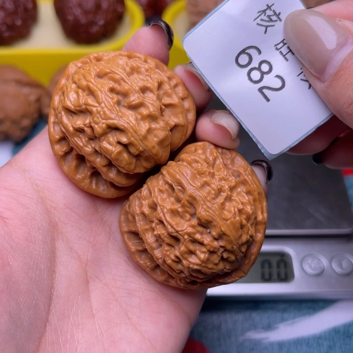 把件文玩核桃三角白41.682