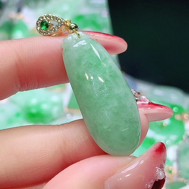 翡翠未镶嵌颈饰翡翠