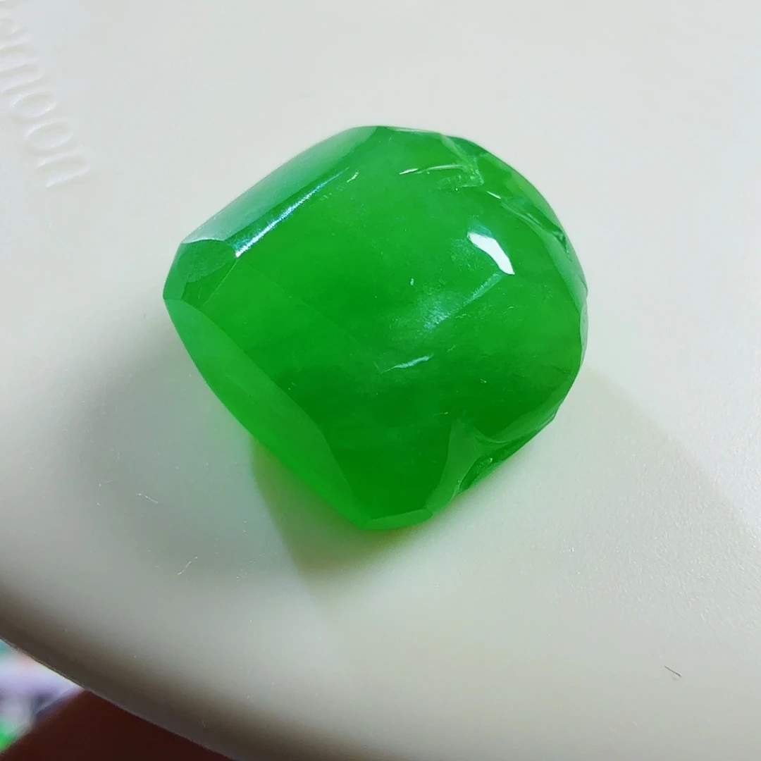 翡翠未镶嵌颈饰绿方糖