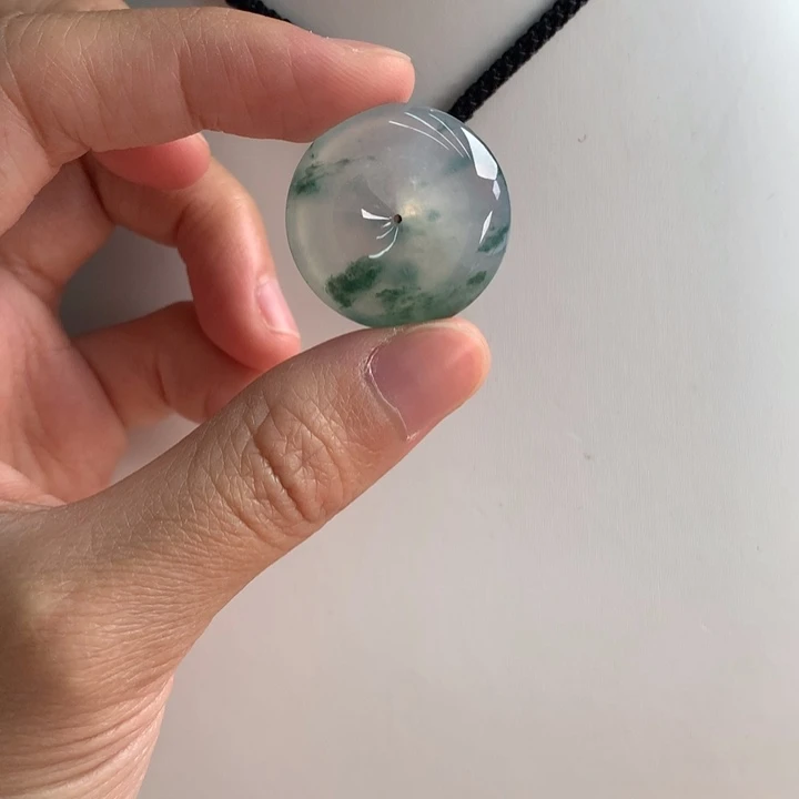 翡翠挂件未镶嵌….