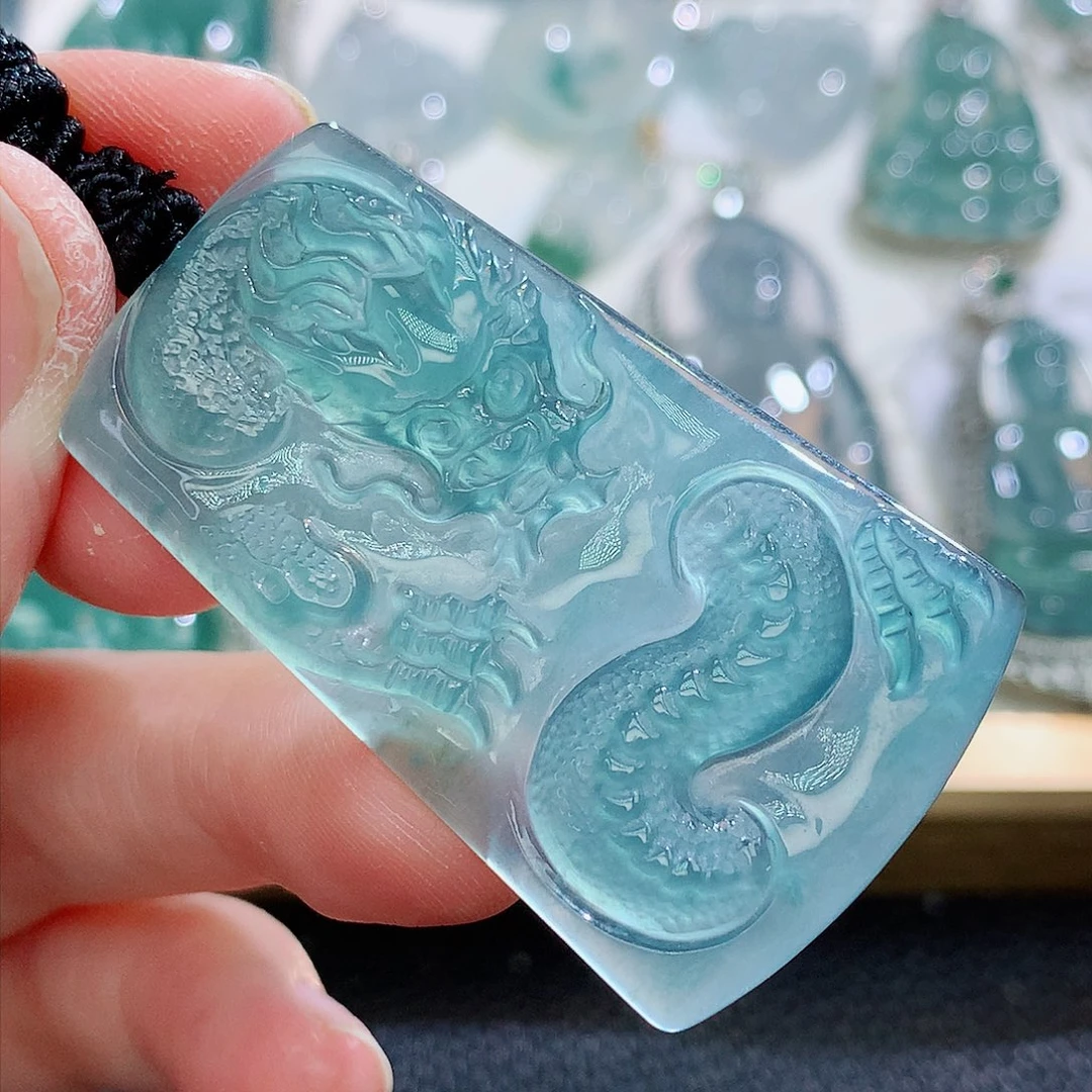 翡翠挂件未镶嵌翡翠
