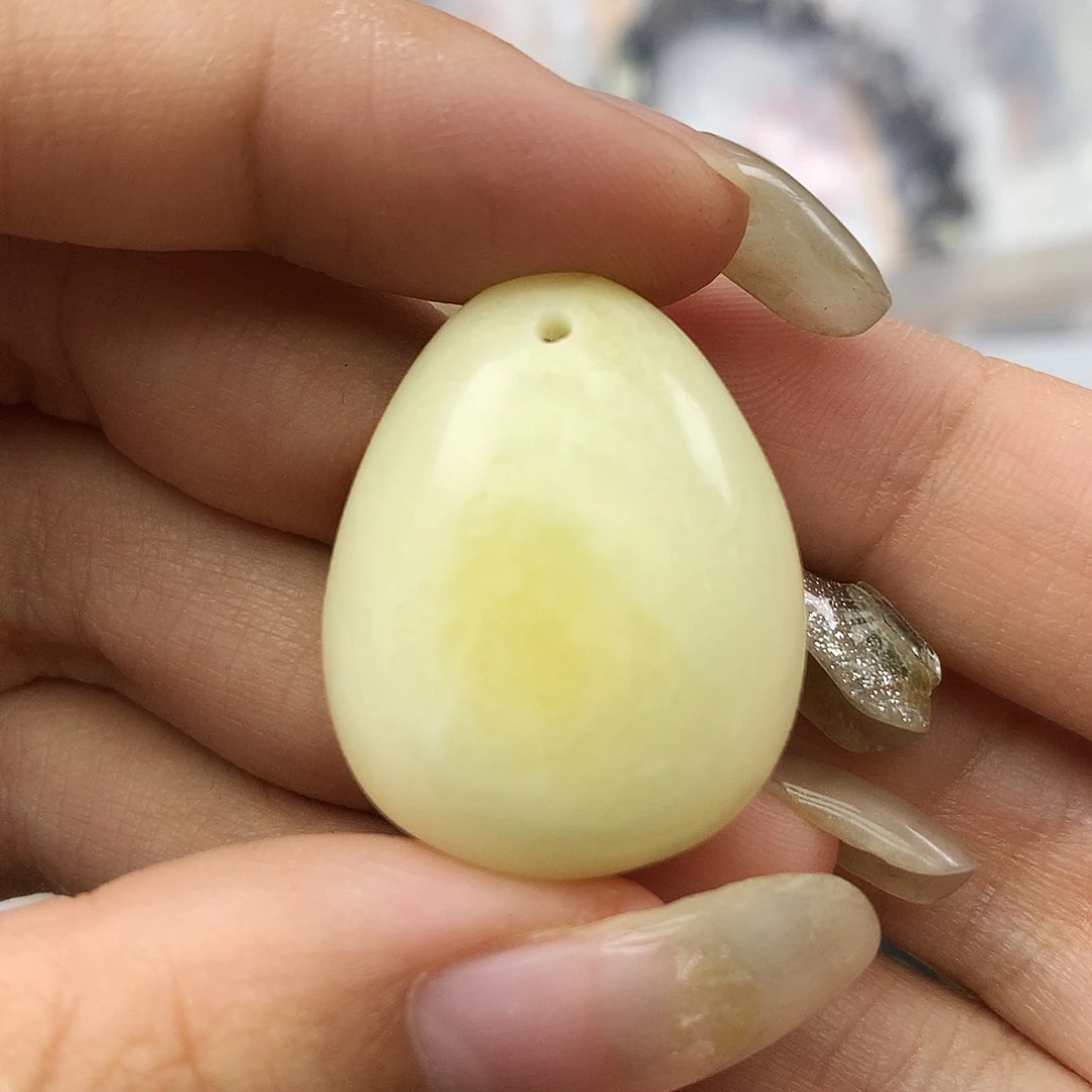 未镶嵌琥珀珠宝奇石