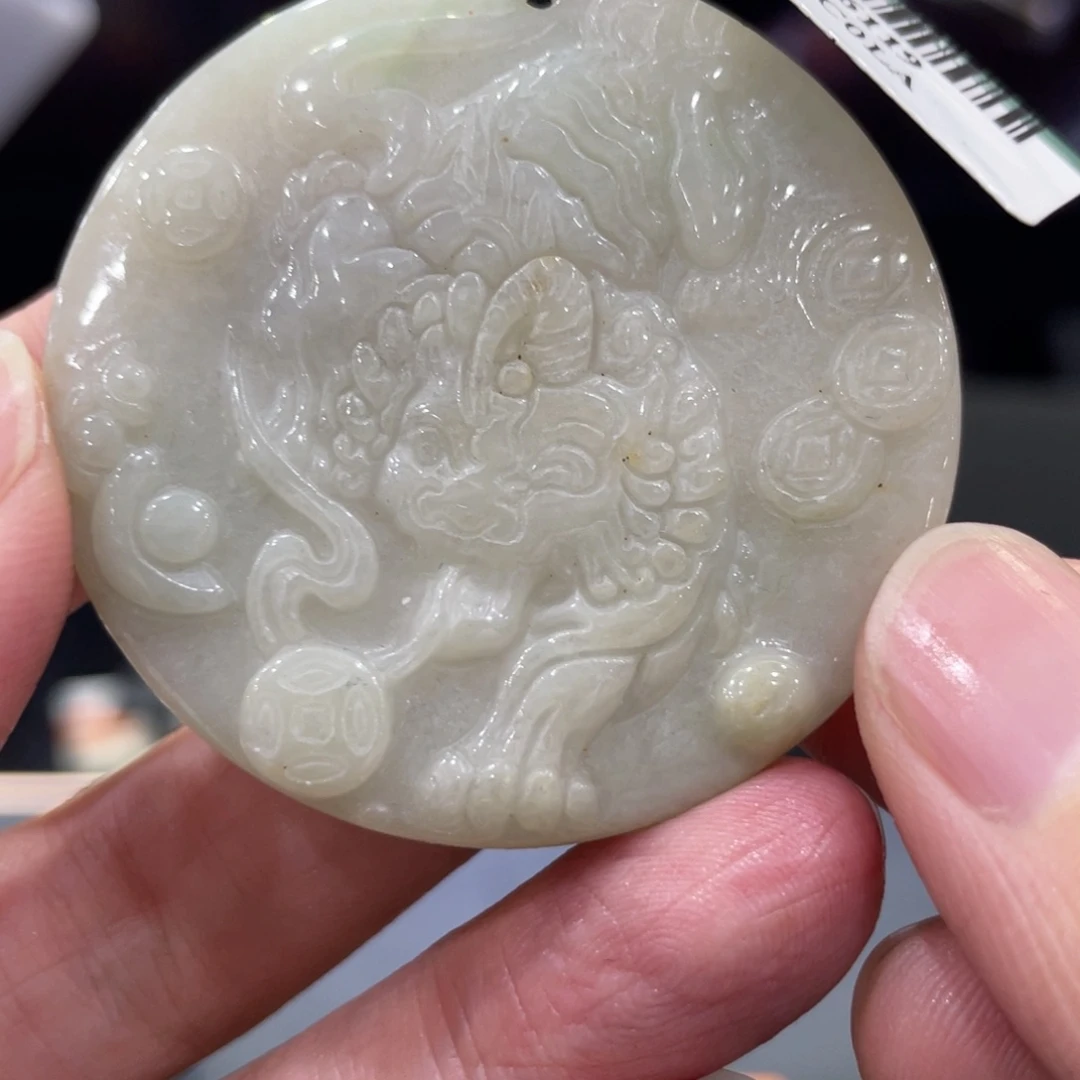 翡翠未镶嵌颈饰牌子