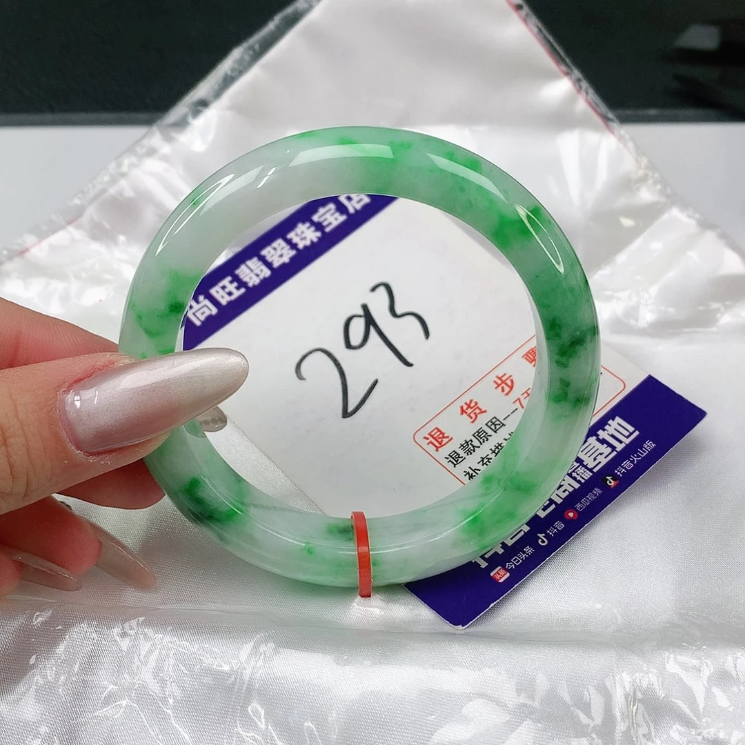 翡翠手镯未镶嵌翡翠12
