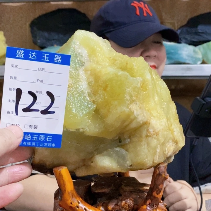 蛇纹石玉未镶嵌原石百*