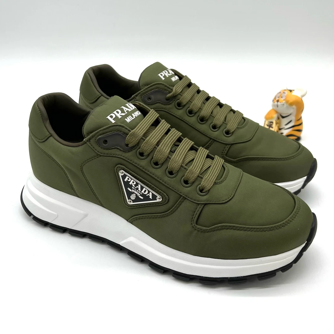 未使用 Prada/普拉达 绿色系带厚底运动鞋 经典银色三角标 多尺码