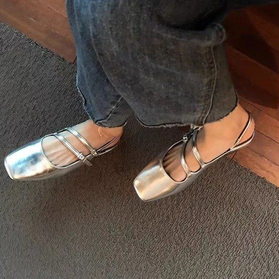 UHCK巨好看2025夏季新款法式银色平底百搭女鞋一字带玛丽珍包头女