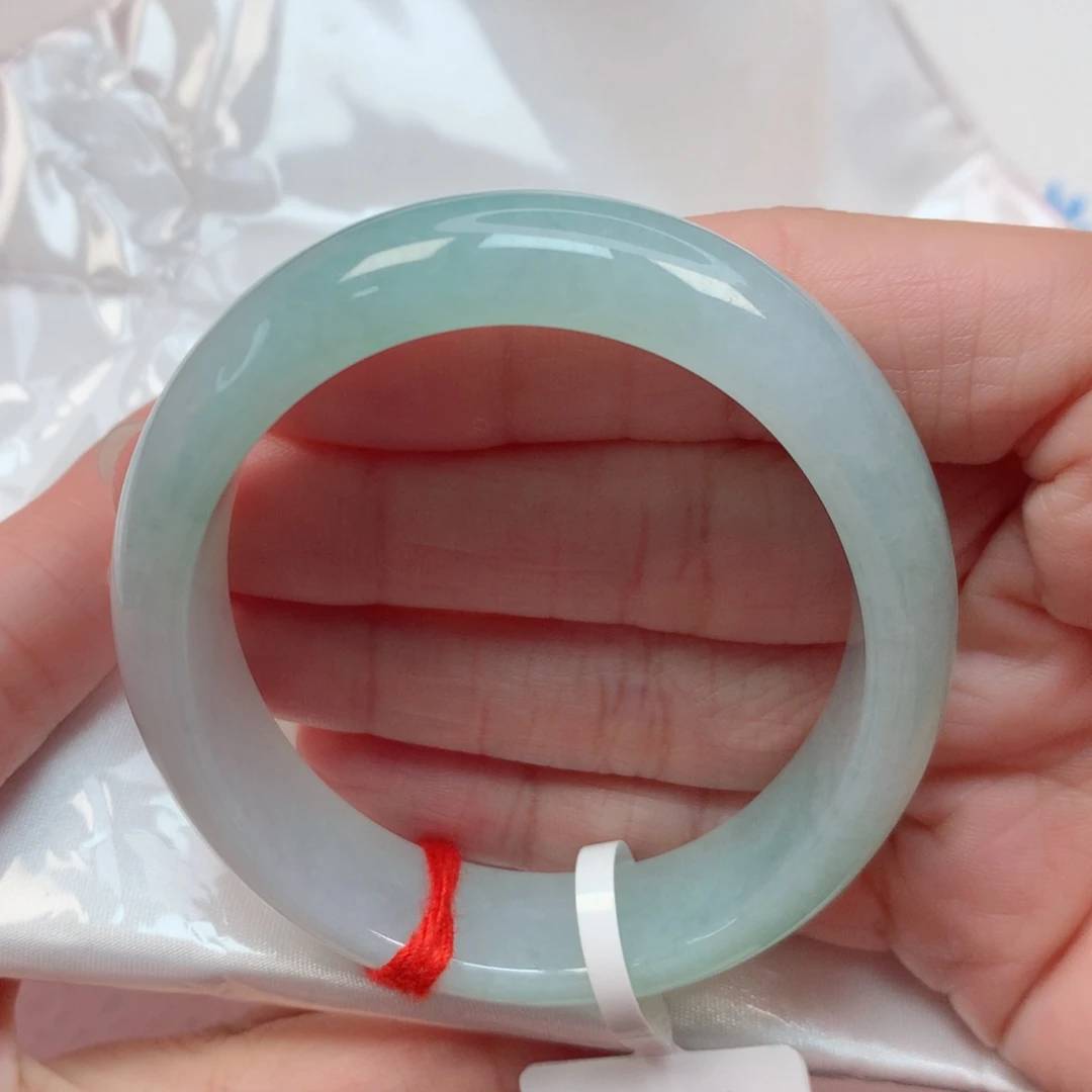 翡翠手镯未镶嵌55.6贵妃 淡晴底