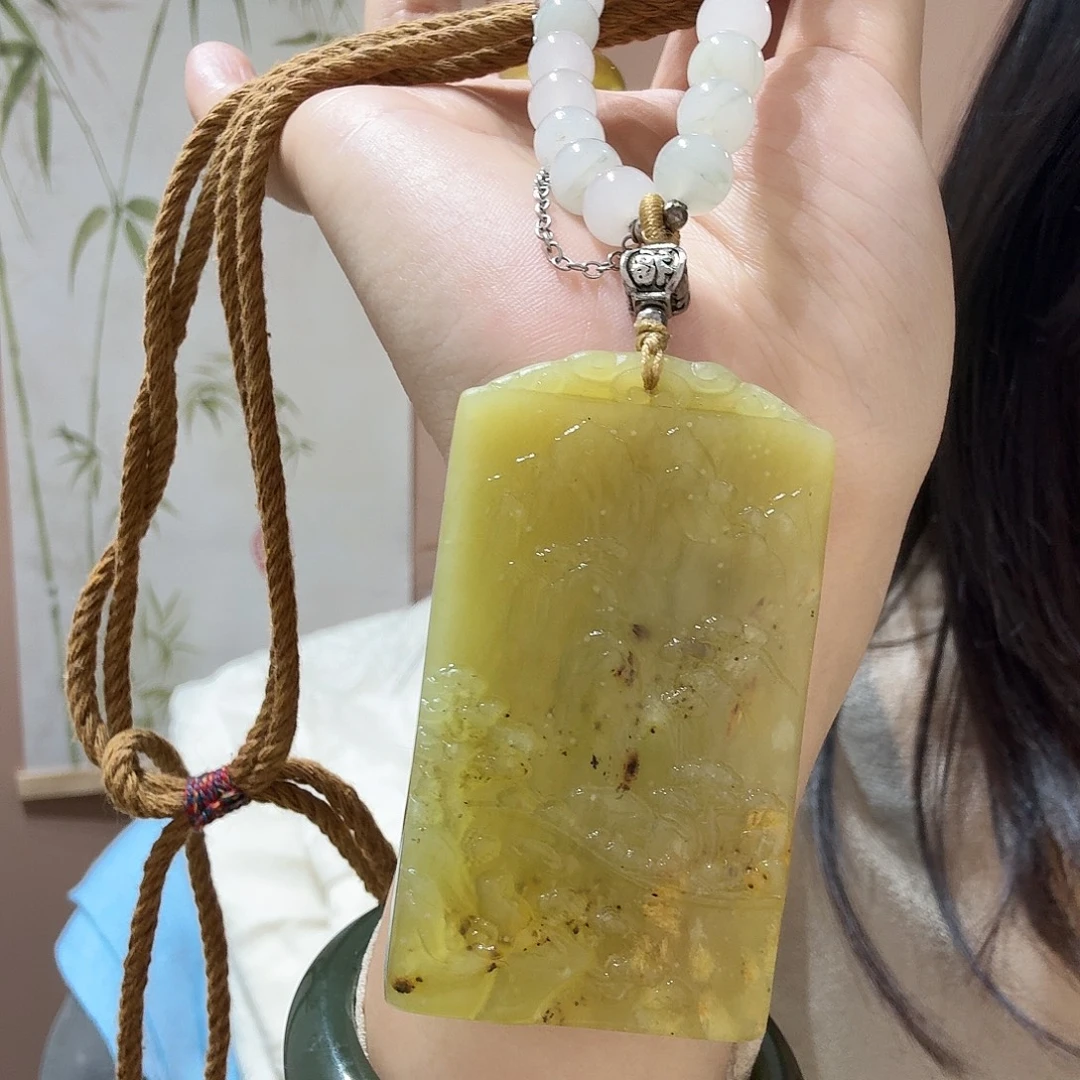 蛇纹石玉未镶嵌颈饰
