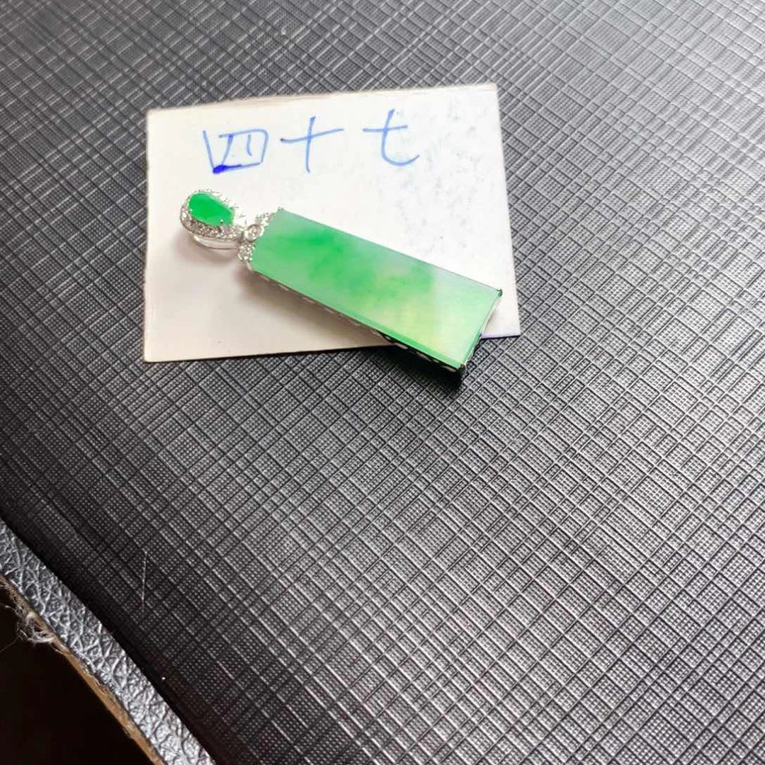 颈饰18K金镶嵌翡翠翡翠