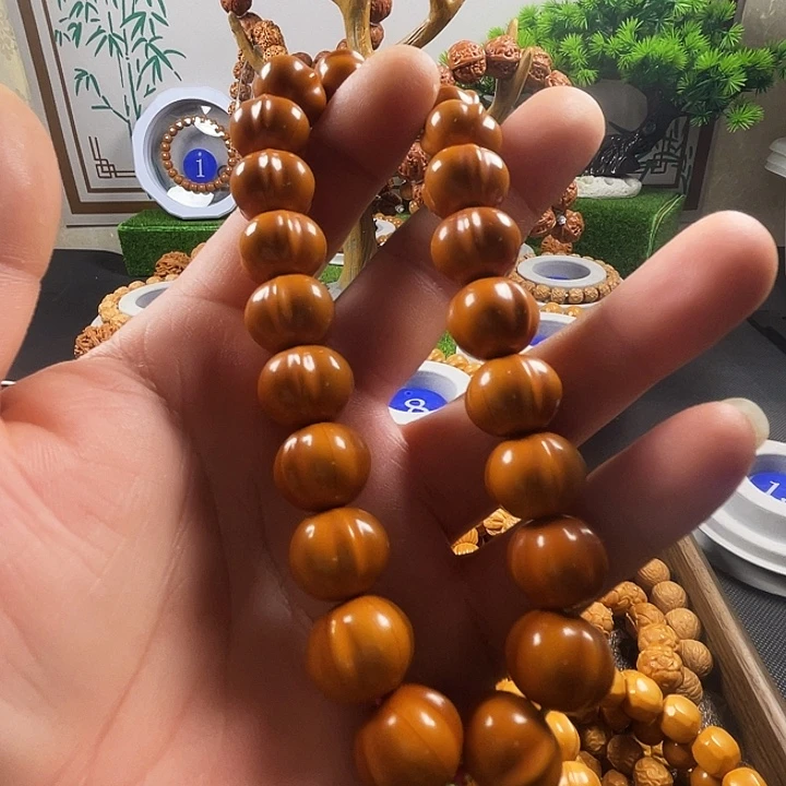 猴头核桃手串专****师猴头雕刻大鲨鱼手持