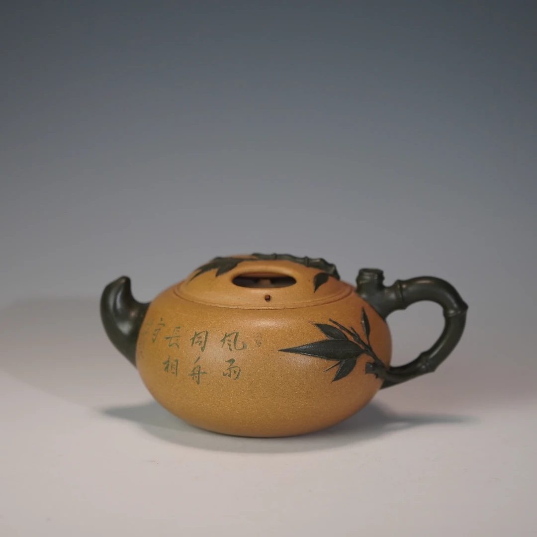 lot.22186 蒋锡坤 合作老师：李红亮老段泥竹趣牛盖壶230cc