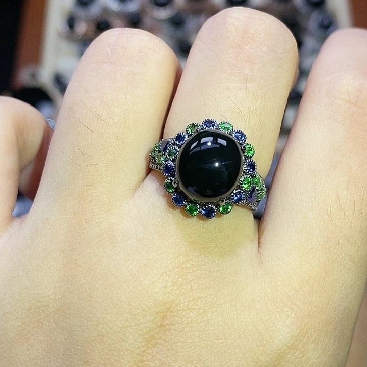 18K金镶嵌戒指翡翠蛋面