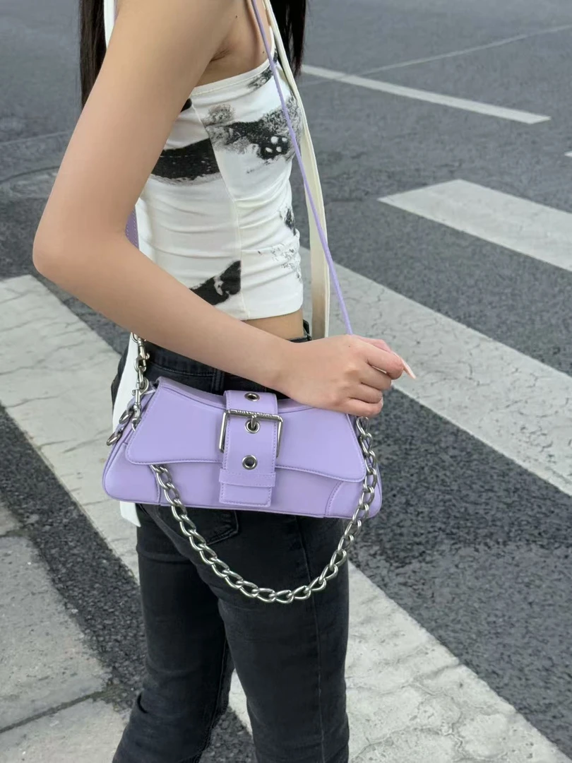 95新 Balenciaga/巴黎世家 展会外场！梦幻紫腋下包