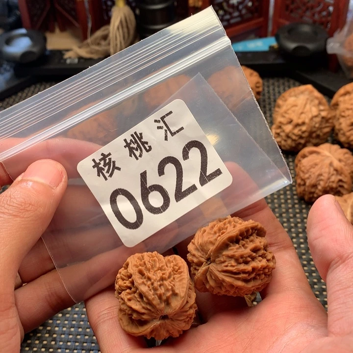 文玩核桃吊坠荔枝纹