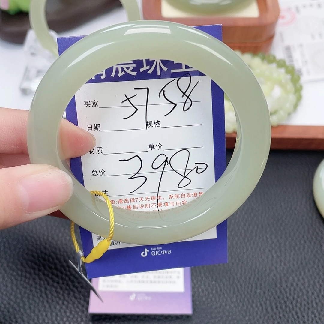 和田玉未镶嵌手镯