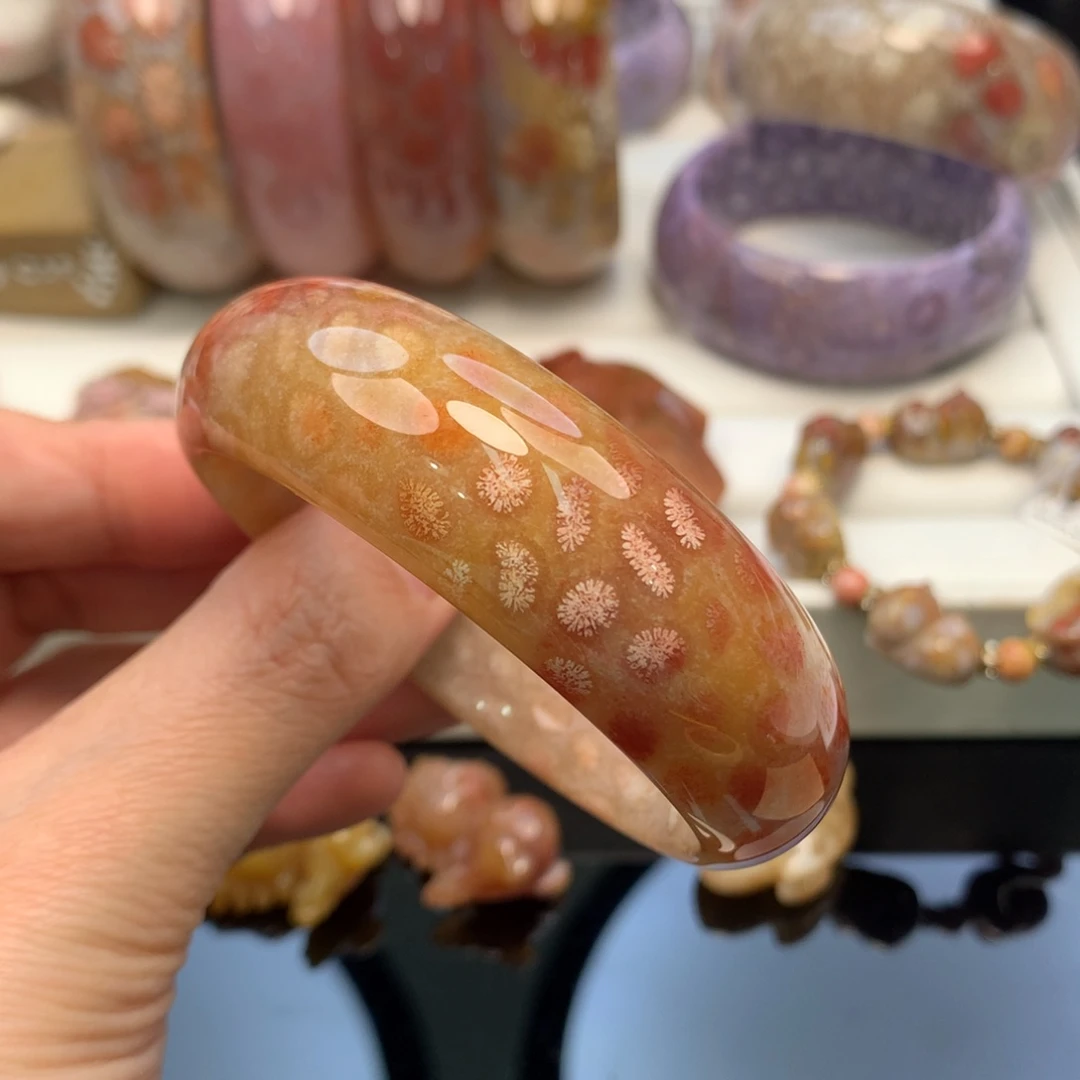 硅化珊瑚（珊瑚玉）手镯未镶嵌53口草莓