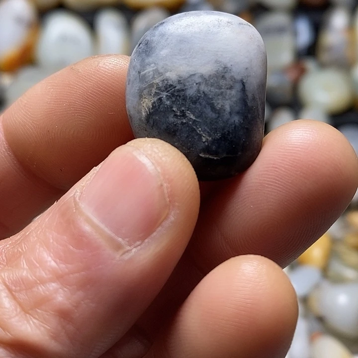 和田玉未镶嵌颈饰吊坠